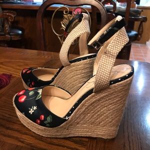 JESSICA SIMPSON ..NEW TALL WEDGE HEELS  SIZE 9.. 51/2” HEEL , 1” PLATFORM CUTE